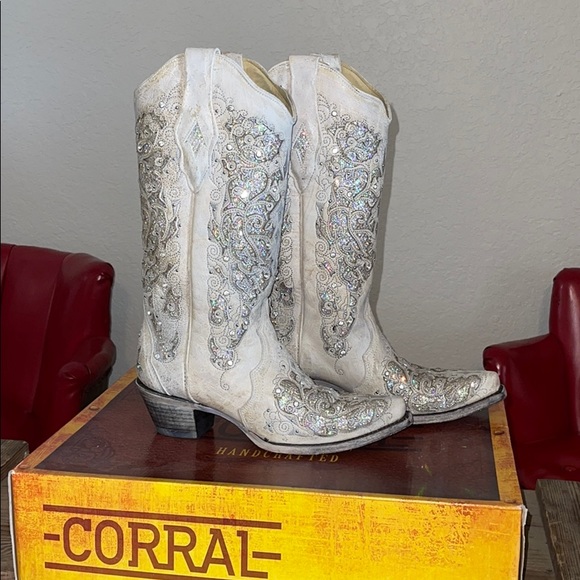 Corral Shoes - Corral white crystal inlay cowboy boots 8.5